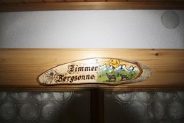 Eingangsschild vom Zimmer Bergsonne